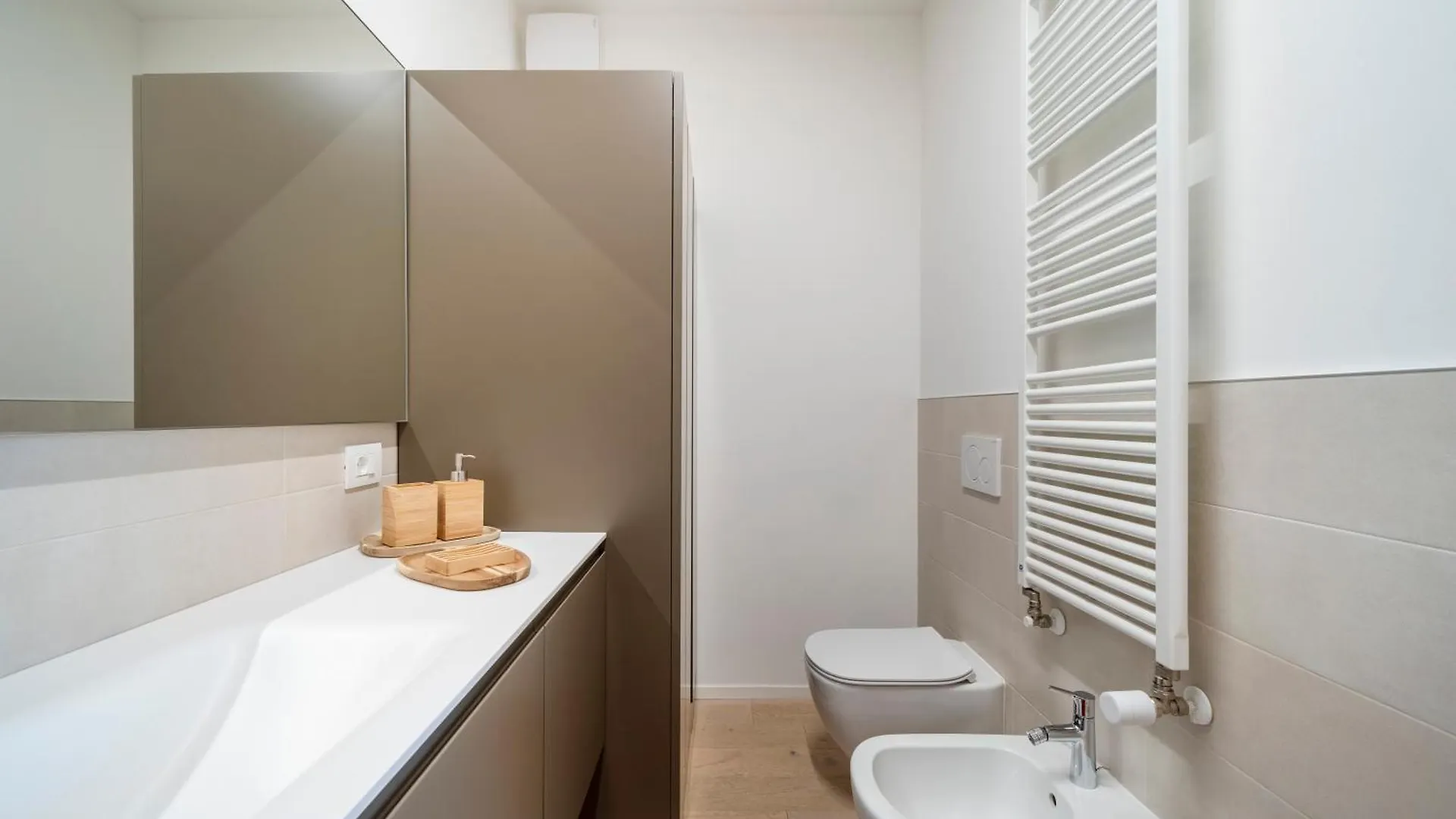 Asia Comfort Suite Battaglia Appartamenti Milano Lägenhet